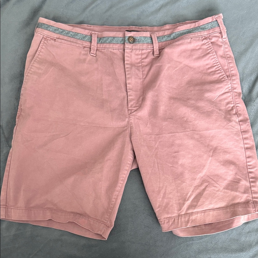 Express Men's Pink Flat Front Shorts with Gray Trim